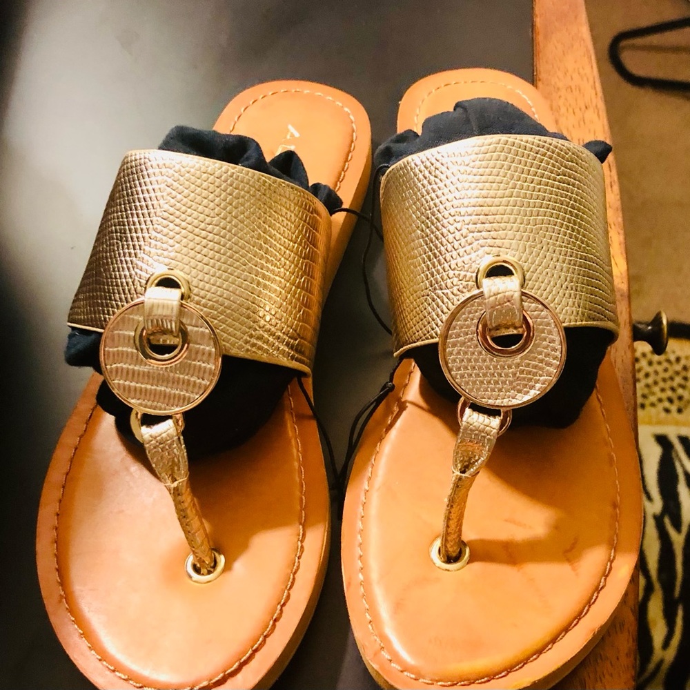 New Beautiful Gold Sandles